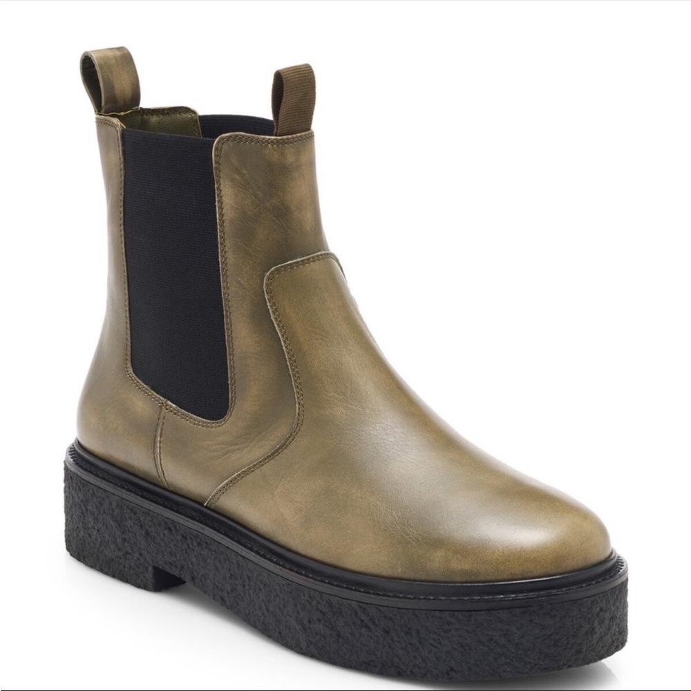 EUC Free People Carmel Chelsea Boots in Olive